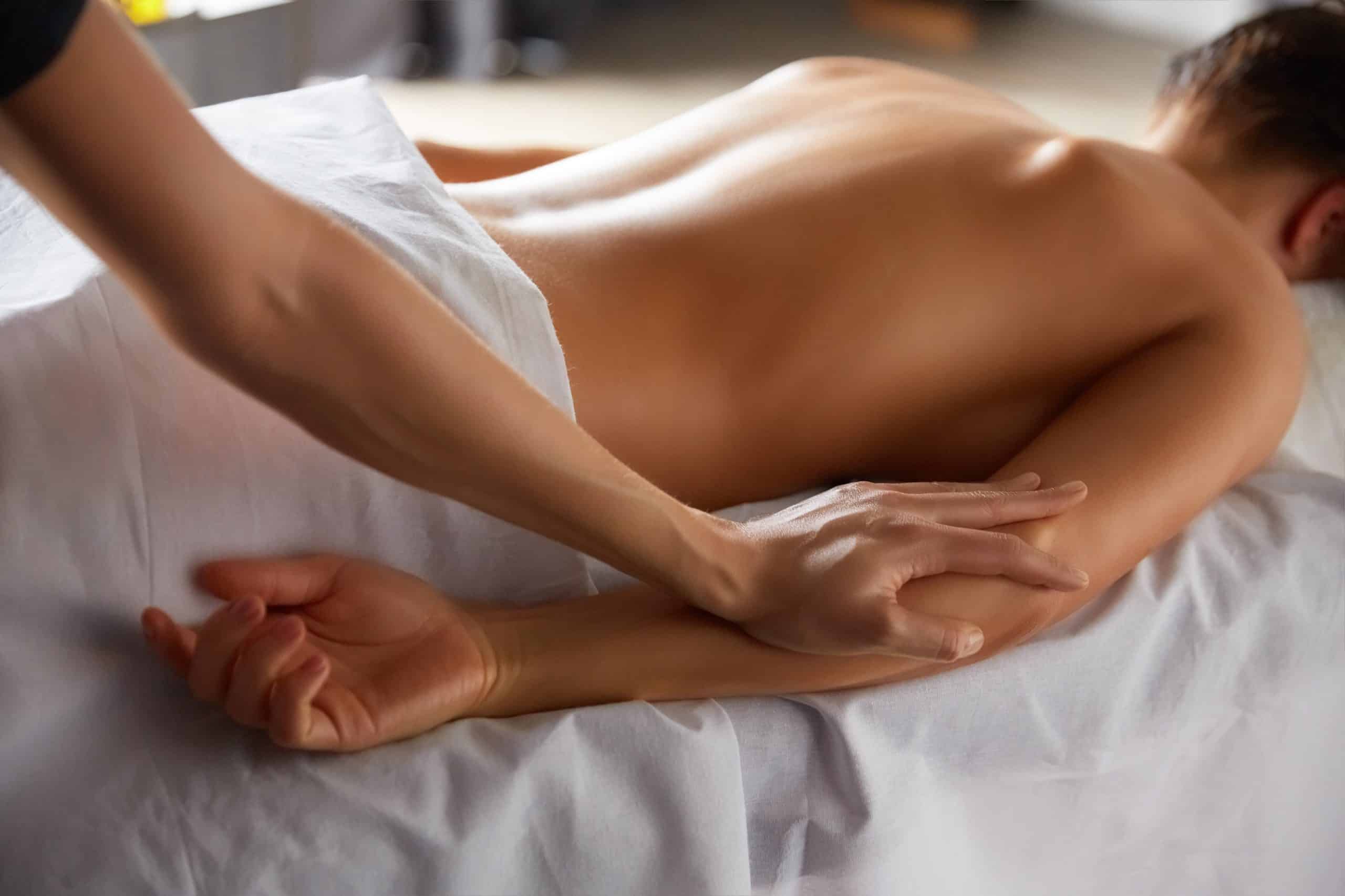 Full body massage in spa salon